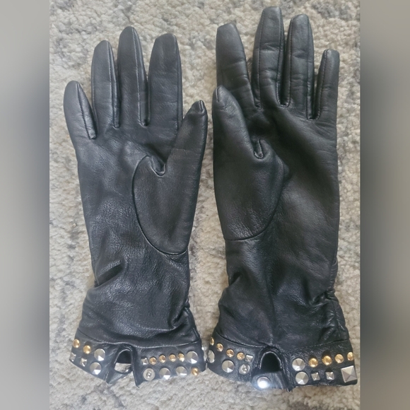 BGBG Max Azria Black Leather Studded Gloves - Picture 8 of 8